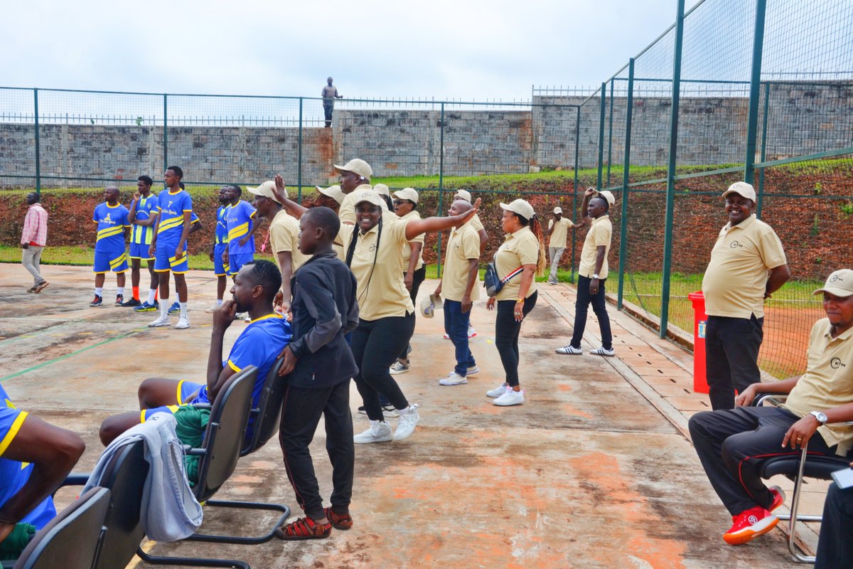 Mu karere ka Ngoma hari kubera Umukino w'umupira w'Intoki (Volleyball) mu marushanwa y'Umurenge Kagame Cup mu bagabo aho ikipe ihagarariye @CityofKigali irimo gukina n'ihagarariye @RwandaEast. Aya marushanwa agamije kwimakaza imiyoborere myiza n'umuco wo guhiganwa #RwOT