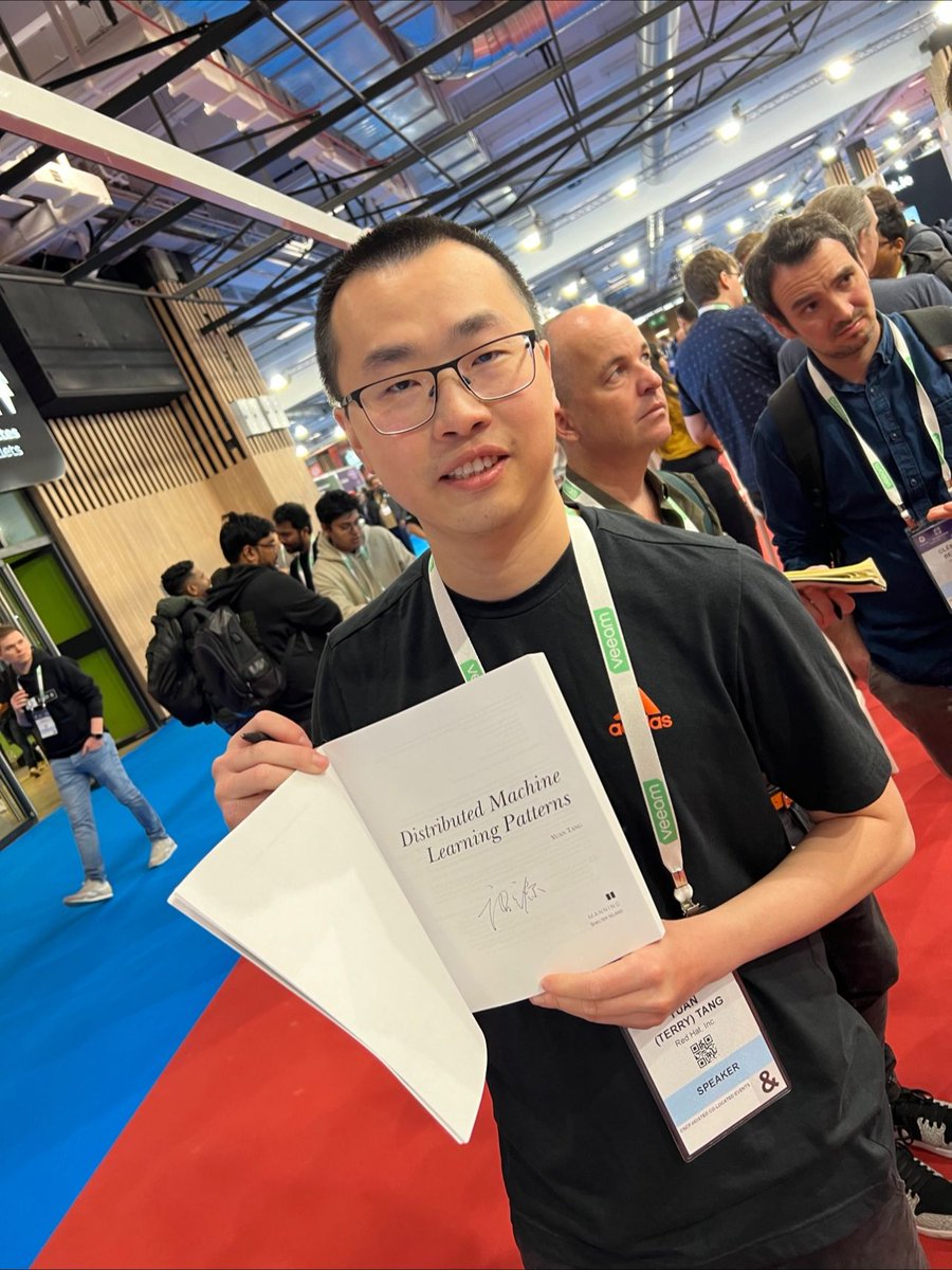 TerryTangYuan's tweet image. Had a great time at KubeCon Europe this year at Paris!

I  did my first opening remarks session at Cloud Native AI Day as a  co-chair, gave a talk on Production-Ready AI Platform on Kubernetes,  chatted with many collaborators and colleagues, and had my first book-signing at a…
