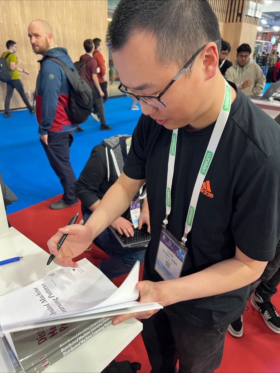 TerryTangYuan's tweet image. Had a great time at KubeCon Europe this year at Paris!

I  did my first opening remarks session at Cloud Native AI Day as a  co-chair, gave a talk on Production-Ready AI Platform on Kubernetes,  chatted with many collaborators and colleagues, and had my first book-signing at a…