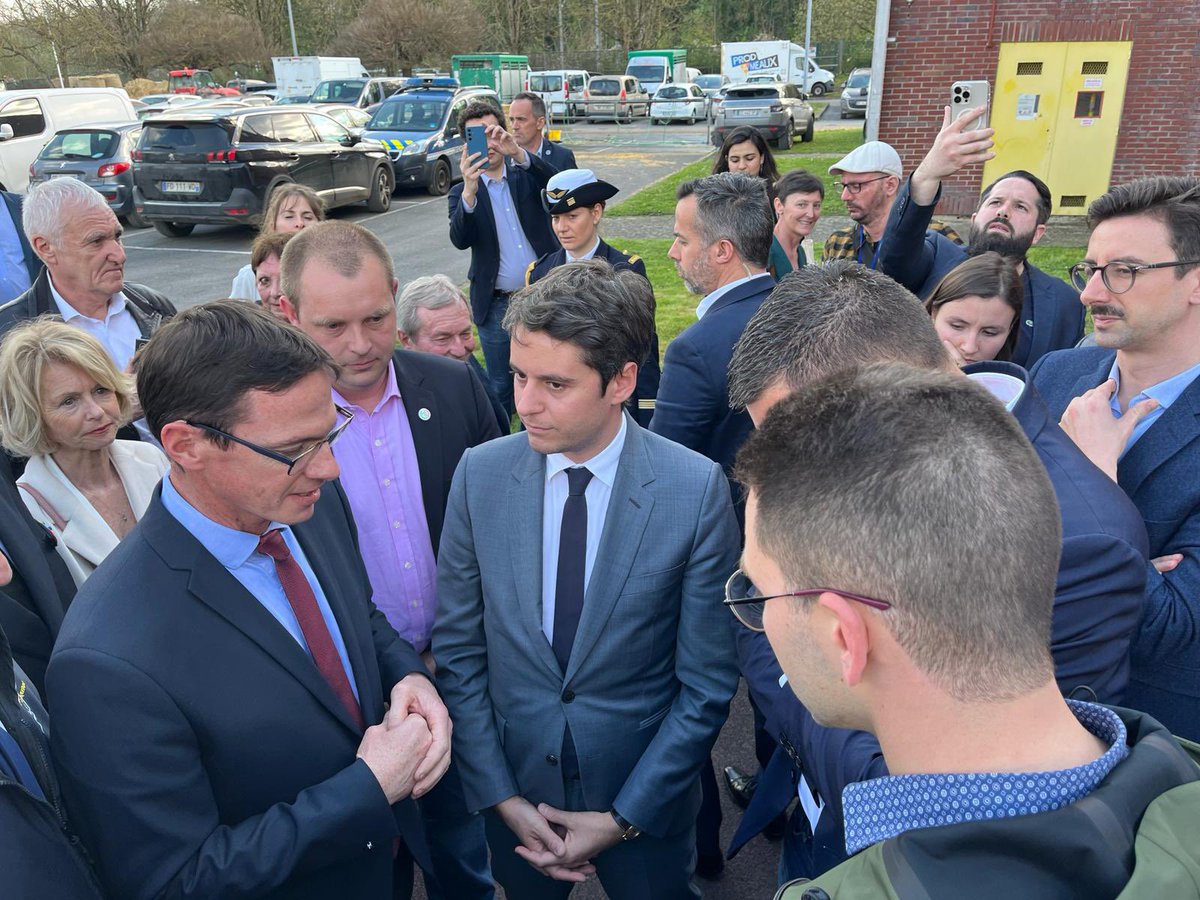Lefort Guillaume (@agriavenir) on Twitter photo Avant la visite, avec <a href="/Milard77/">Milard</a> <a href="/vandaele_sa/">Samuel Vandaele</a> <a href="/maxime_lievin/">LievinMaxime</a> <a href="/DufourPhilipp11/">Dufour Philippe</a> nous avons interpellé <a href="/GabrielAttal/">Gabriel Attal</a> sur les sujets agricoles franciliens et une question simple suite aux différentes annonces :
« Quand et Comment ?»
Rien n’a changé dans nos fermes
#OnMarcheSurLaTête Avant la visite, avec <a href="/Milard77/">Milard</a> <a href="/vandaele_sa/">Samuel Vandaele</a> <a href="/maxime_lievin/">LievinMaxime</a> <a href="/DufourPhilipp11/">Dufour Philippe</a> nous avons interpellé <a href="/GabrielAttal/">Gabriel Attal</a> sur les sujets agricoles franciliens et une question simple suite aux différentes annonces :
« Quand et Comment ?»
Rien n’a changé dans nos fermes
#OnMarcheSurLaTête