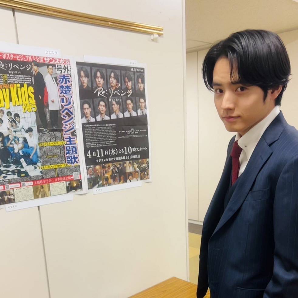 赤楚衛二　非売品　店頭 ボスター りりべ 現場に号外を届けてきました💨 実際の号外に興味津々の #赤楚