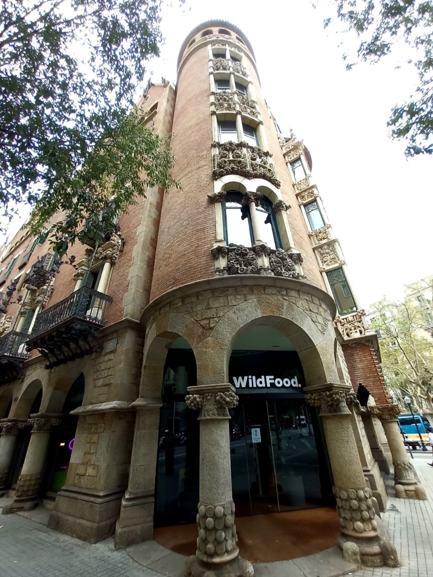 @DailyPicTheme2 #CasaDeLesPunxes is in a #corner of Barcelona
