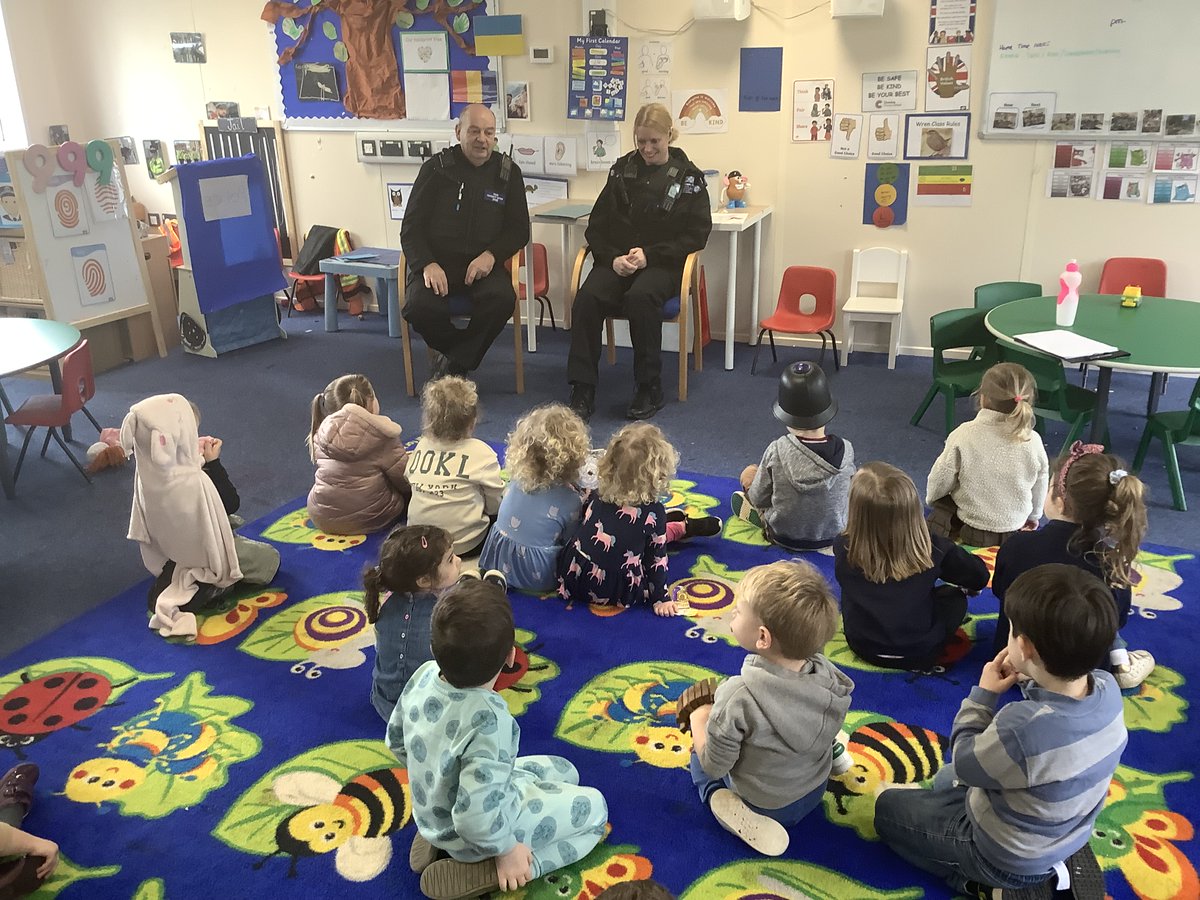 PCSO'S Sarah and Martyn visited Chandag Pre-school, Keynsham on Wednesday to help the children with their emergency services project 🚔👮🏻‍♂️👮🏾‍♀️