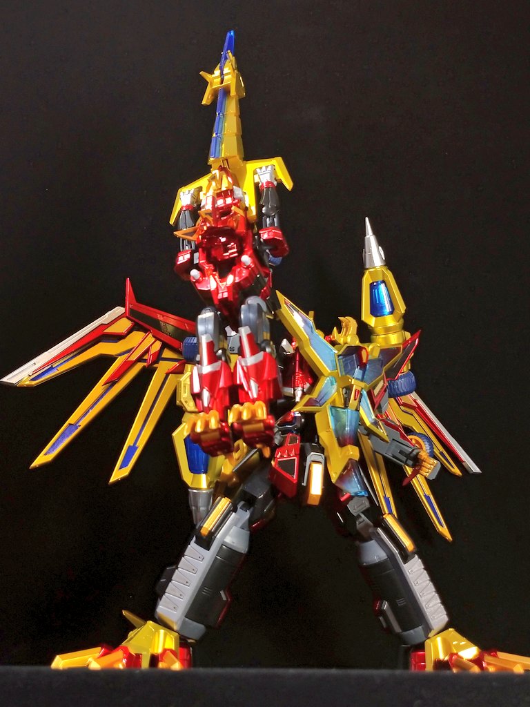 MODEROID ローグカイゼルグリッドマン」 赤はキャンディ、ダイナゼノン