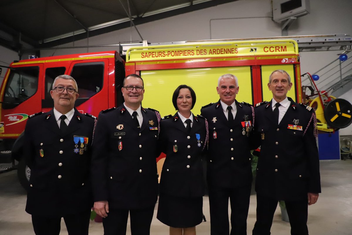 Impliquée et dévouée pour les sapeurs-#pompiers des Ardennes, pour les Ardennais et pour les @pompiersfr, quelle fierté de voir @ange_friedrich décorée de l'ordre national du mérite. #ONM