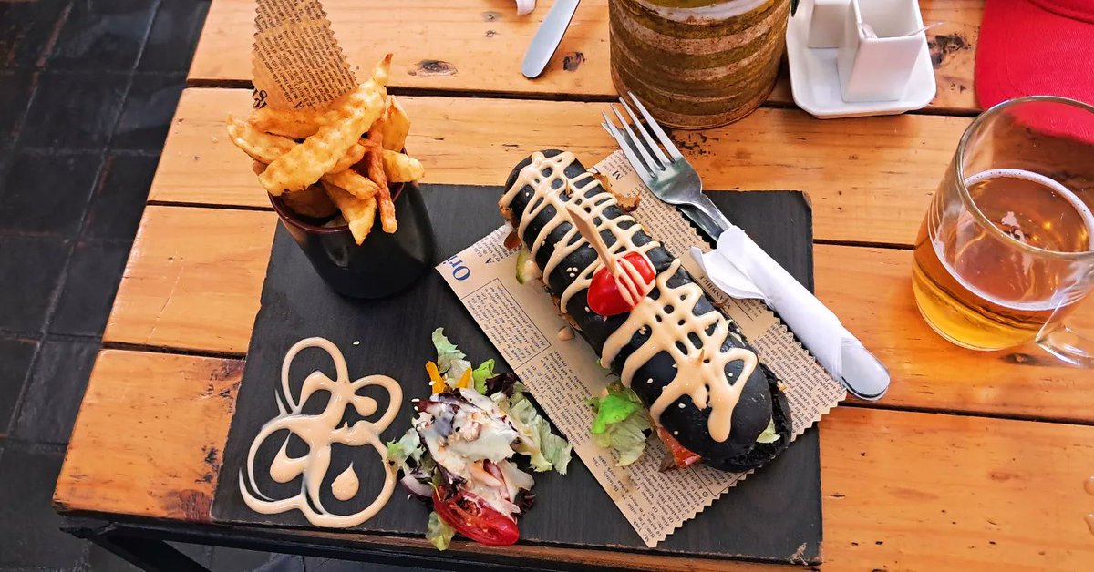 🌟🍹 SARADEYS are meant for nibbling and sipping with us. Indulge in our irresistible cocktail specials, where you can enjoy 3 for 2, with prices as low as $3! 😍✨ Don't miss out on the best way to spend your Saturday!🥂🍴 #SaturdaySips #CocktailSpecials #Zimbabwe