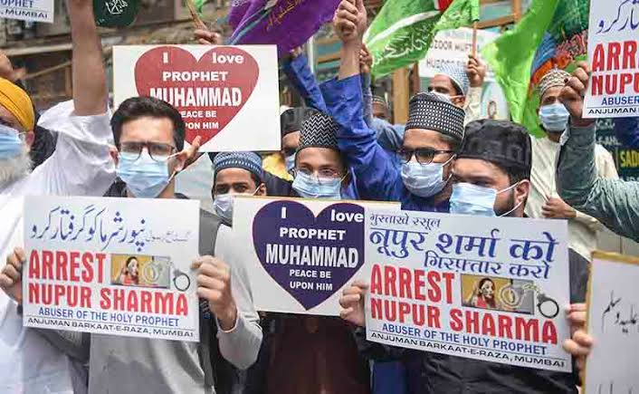 JantarMantr2's tweet photo. गुस्ताखे रसूल... नूपुर शर्मा की गिरफ्तार करो !!
#ArrestNupurSharma https://t.co/KqXesy03oQ