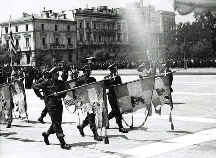 ΠΑΡΕΛΑΣΗ ΤΗΝ 25η ΜΑΡΤΙΟΥ 1946 ΣΤΗΝ ΑΘΗΝΑ!

Αξιωματικοί της Σχολής Ευελπίδων παρελαύνουν με τις «Αιματοβαμμένες-Τραυματισμένες σημαίες» ΤΩΝ ΗΡΩΪΚΩΝ ΣΥΝΤΑΓΜΑΤΩΝ ΜΑΣ! 

#ΕΟΝ #παρελαση #25march #25η_Μαρτιου #Μαρτιος #στρατος #Επανασταση #Εθνος #Αγωνιστές #Εθνεγερσία #Τουρκία #ΕΛΛΑΔΑ