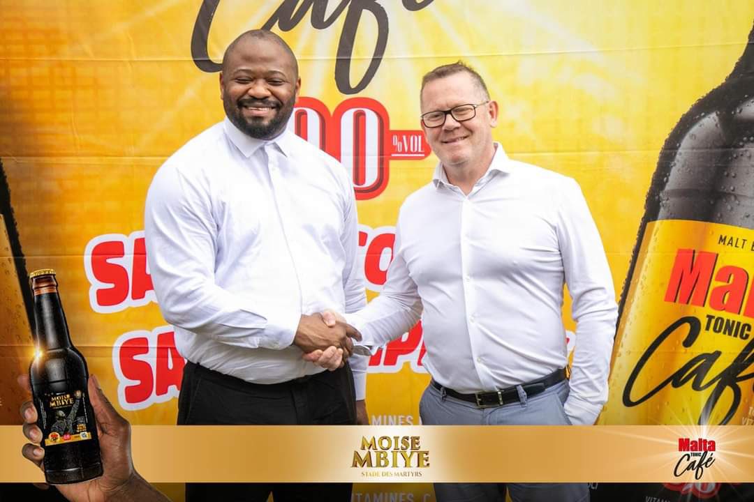 crispinmazanza1's tweet photo. Le célèbre chantre de Dieu rd-congolais @moisembiye01 en visite à l’usine #BRACONGO pour le lancement de sa bouteille #Malta_Café by Moise Mbiye.
En effet en date ce jour, une bouteille de Malta = un ticket pour le concert de 19/05 /2024 au stade des Martyrs. https://t.co/9jYThKdMCm