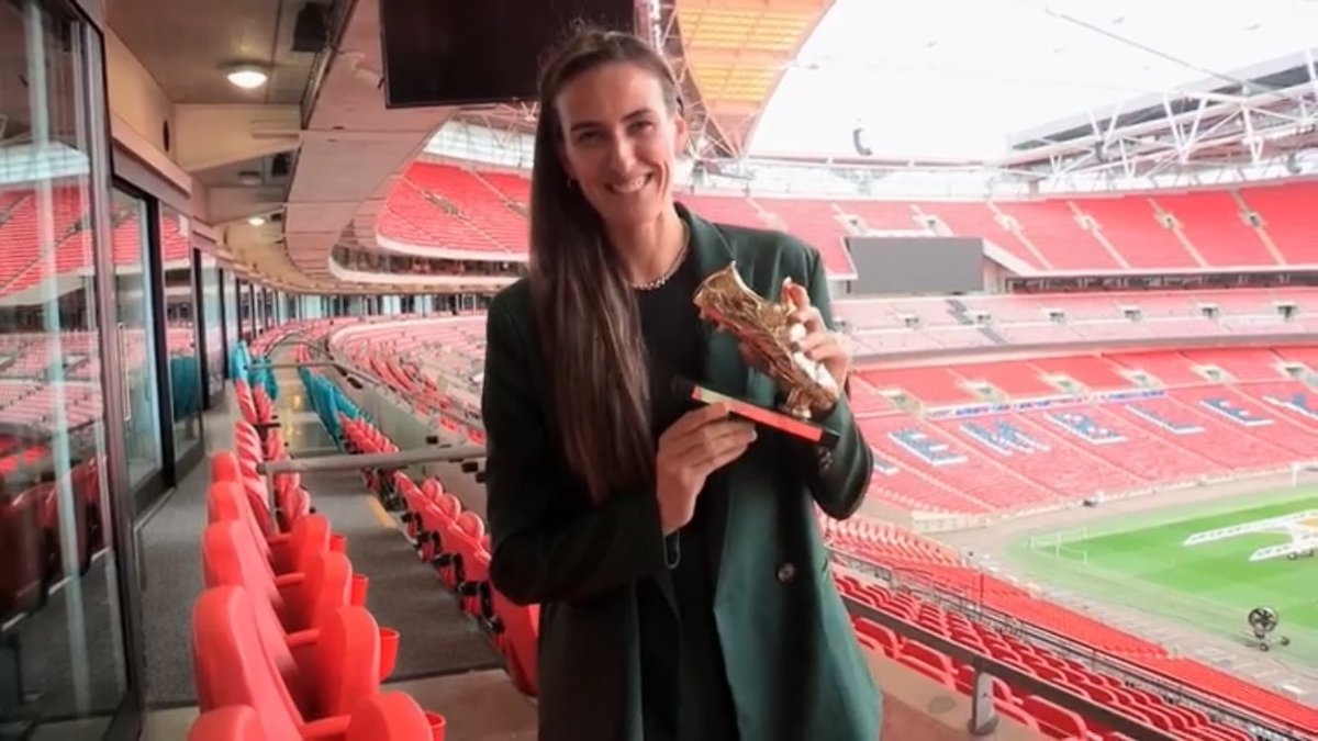 Congratulations to #FantasyFootballLeague golden boot winner <a href="/JillScottJS8/">Jill Scott MBE</a>! #FOYFP