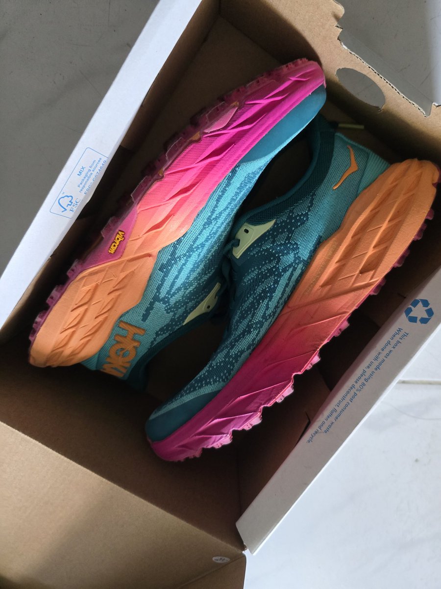#ForSale #WTS #HokaShoes <a href="/IndoRunners/">Indo Runners</a>
Hoka Speedgoat 5 - size 38 2/3 (24cm)
Harga jual: 1,5 juta (nego)
Harga retail masih 2 jutaan kalau ngga salah

Jarang dipakai jadi sangat terawat. Bagus untuk lari, trail running, hiking, etc.