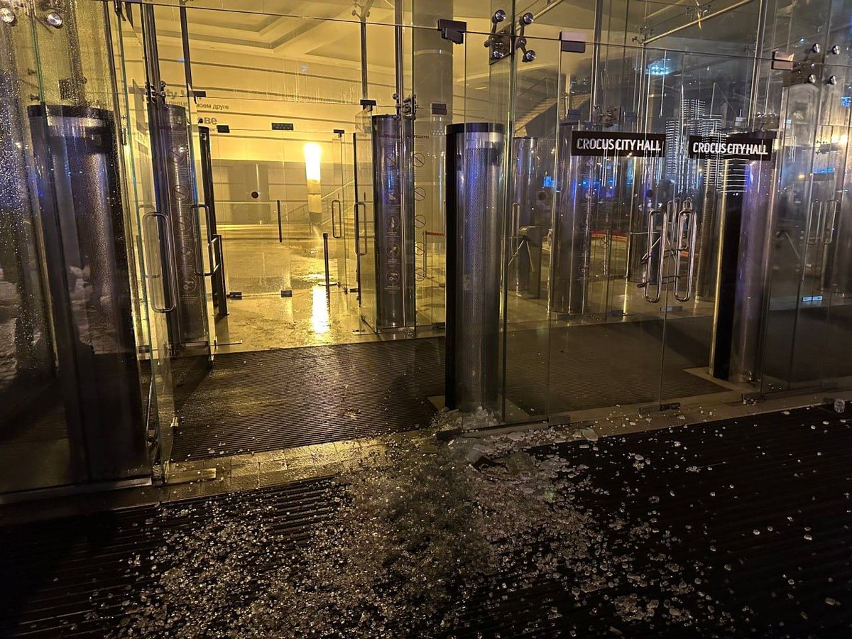 Indus_Lens's tweet photo. The attack occurred during a concert at Crocus City Hall, with at least 5 assailants armed with automatic weapons and explosives.
#IndusLens #IndusOSINT #TerrorAttack #terrorism https://t.co/dcHZOqe7nt