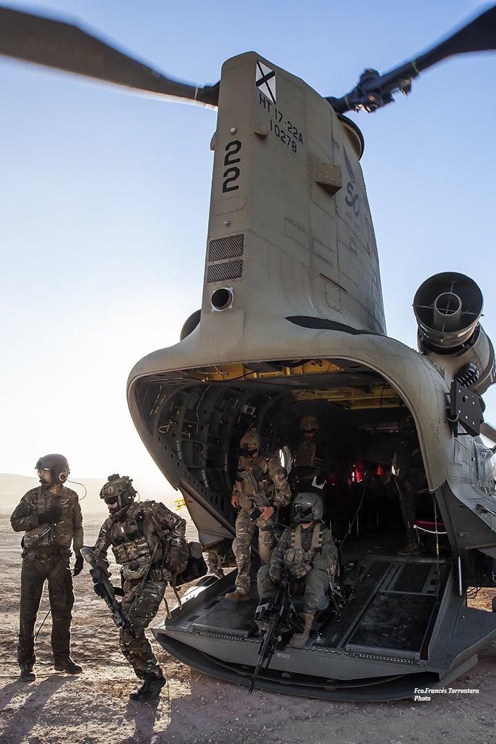 Work team.
Special Operations & Choppers
@EjercitoTierra @FUTER_ET @BoeingDefense @MADOC_ET @verticalmag @HeliOpsMagazine @HelicoIndustry @NATO @SpainNATO @NATO_ACT @NATO_SOF #helicopter #famet #aviet #chinook #CH47 #MOE #BheltraV @NATOUnitedForce @Web_AME @Boeing @helicopassion