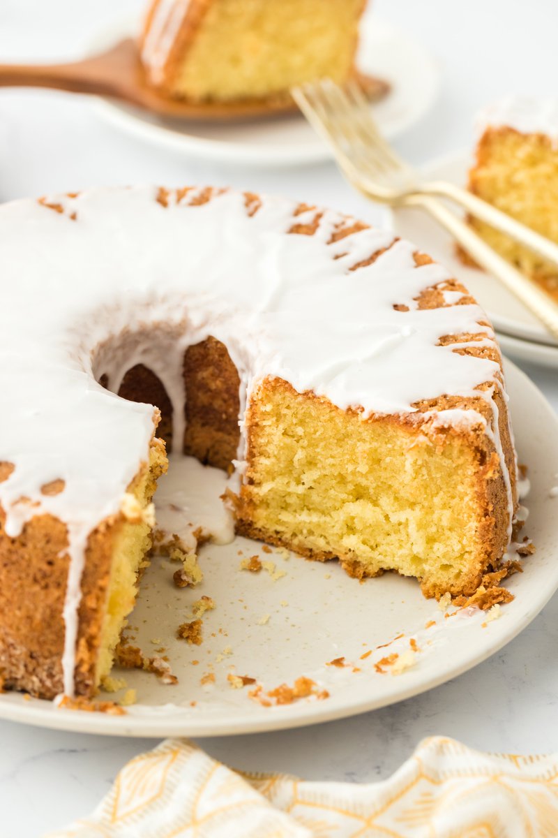 Y'all this Louisiana Crunch Cake is everything!! grandbaby-cakes.com/louisiana-crun…