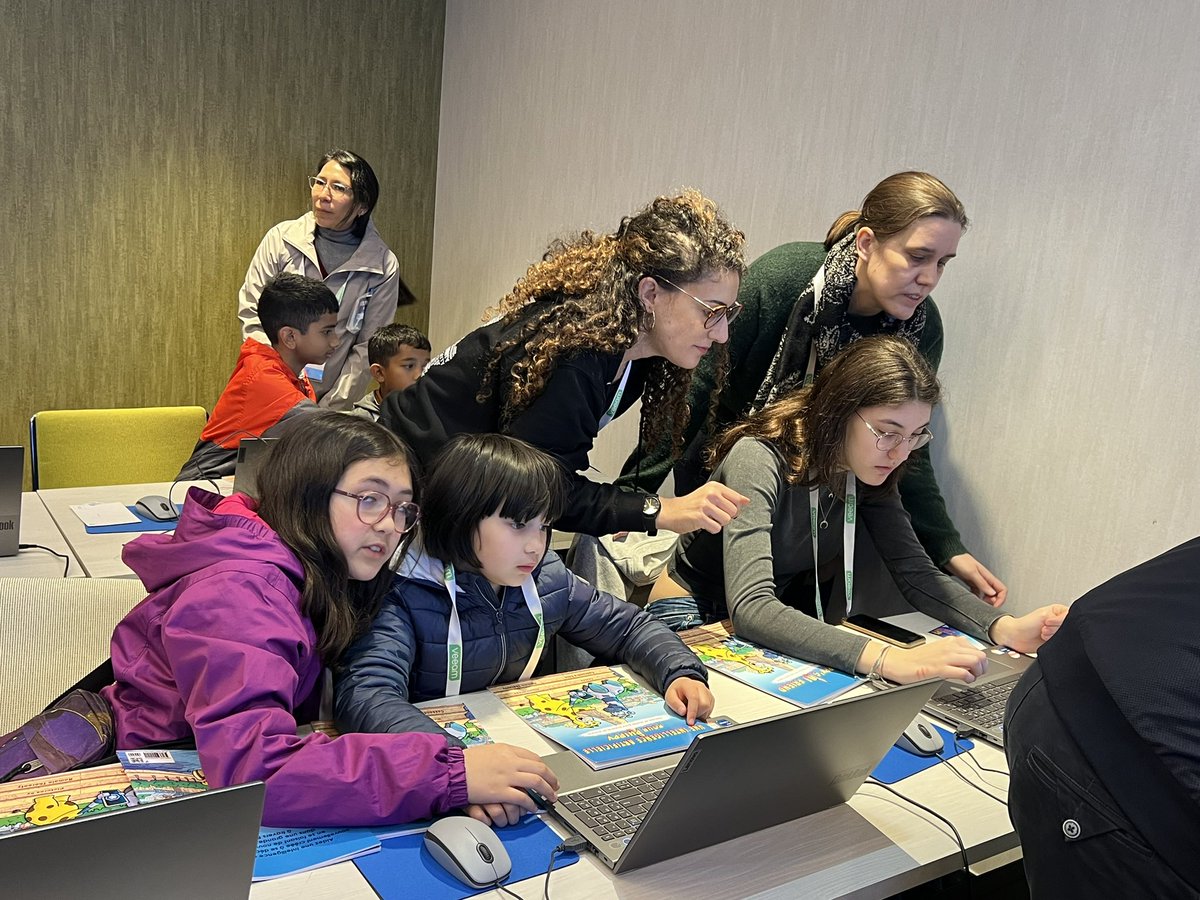 Little kids learning AI training and inference using @scratch, playing music using code with @Sonic_Pi, hardware skills using @Raspberry_Pi and @java programming using @Minecraft modding. #KubeCon + #CloudNativeCon 🇫🇷 grooming the next gen of #cloudnative developers