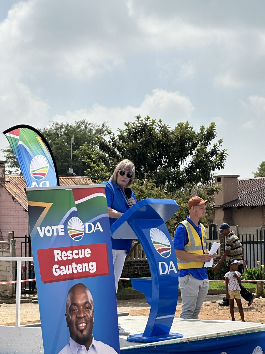 🇿🇦 We’re spending the day in Reiger Park, Ekurhuleni! 

A day spent building community ties, and having some much needed fun.

Remember, on 29 May #VoteDA to #RescueSA