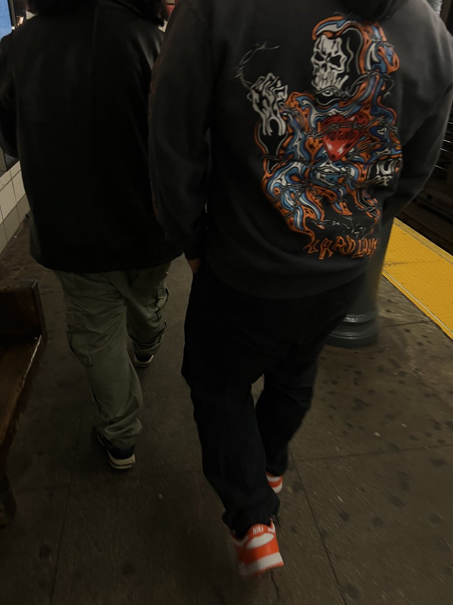 WoahHalfCut's tweet photo. New York Stand Up https://t.co/l7HNSTTkeJ