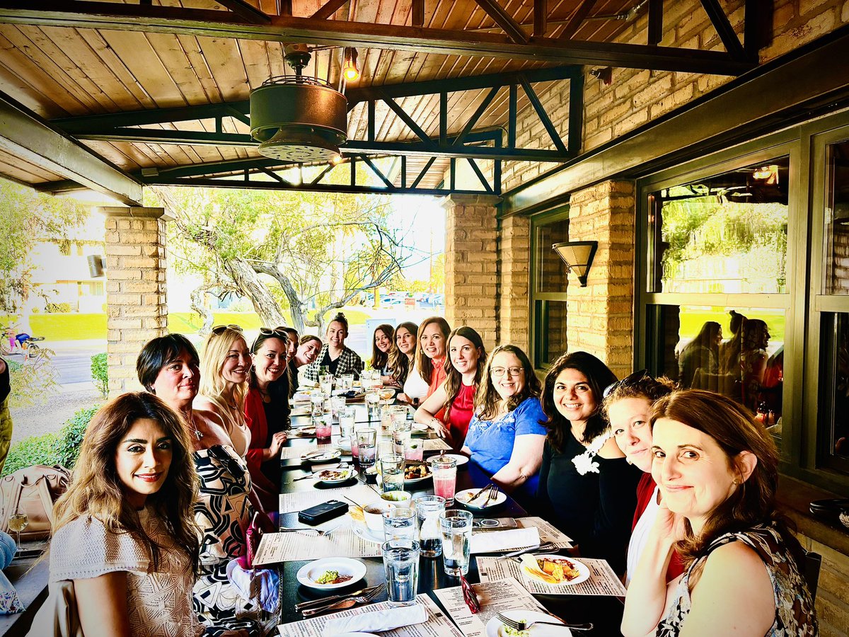 Our faculty is what makes our course spectacular! Fantastic to celebrate with them tonight, especially since it’s our 20th year of the @MayoClinic Annual Women’s Health update. Joined by @MenopauseOrg president Dr @LisaLarkinMD & past prez Dr Maki.