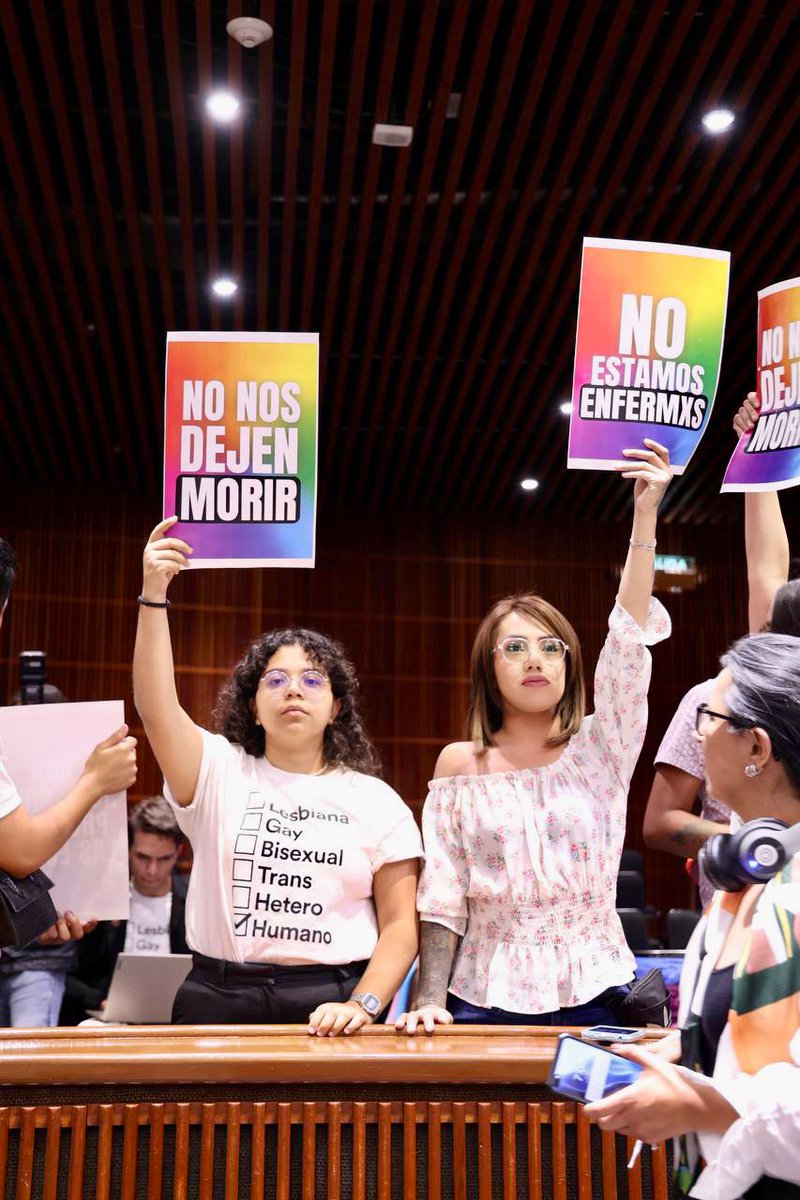 ClaraBrugadaM's tweet photo. Hoy gracias a la mayoría de @PartidoMorenaMx se prohibieron las mal llamadas terapias de conversión y se sigue avanzando en la defensa de los derechos y libertades.

Hoy, la bancada del PAN @Mx_Diputados votó en contra de los derechos de la comunidad 🏳️‍🌈 

Nuevamente quedó exhibida su hipocresía.

#AmorEsAmor 🏳️‍🌈 #NadaQueCurar