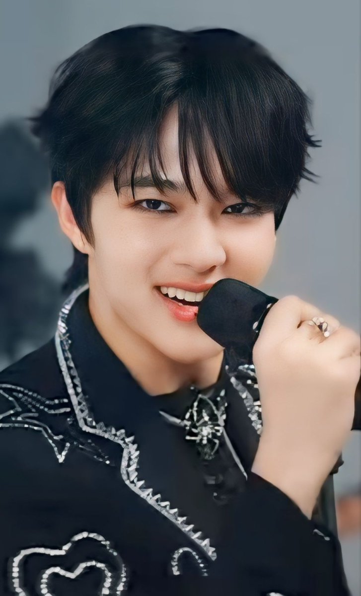 Paolyflower's tweet photo. Today your rock version song, your trip to China and the fanmeeting sound check, many activities I wish you much success
#NuNewEhRockVersion 
#NuNew1stFMinNanning
#nunew 💞💞 https://t.co/Mz7nnvHlaZ