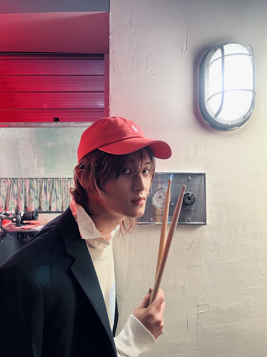 _newed_past's tweet photo. 아니 나는 저 긴 가발을 씌우고 컷트를 해서 
헤어를 만드는지 첨 알았음 ㅋㅋㅋㅋㅋㅋ https://t.co/MgL7sfeklN