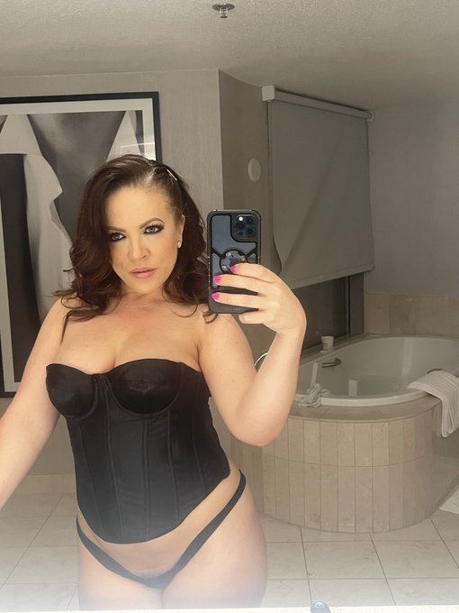 Come get me now  https://t.co/KD5lDg9PIC https://t.co/7288zC9CEN