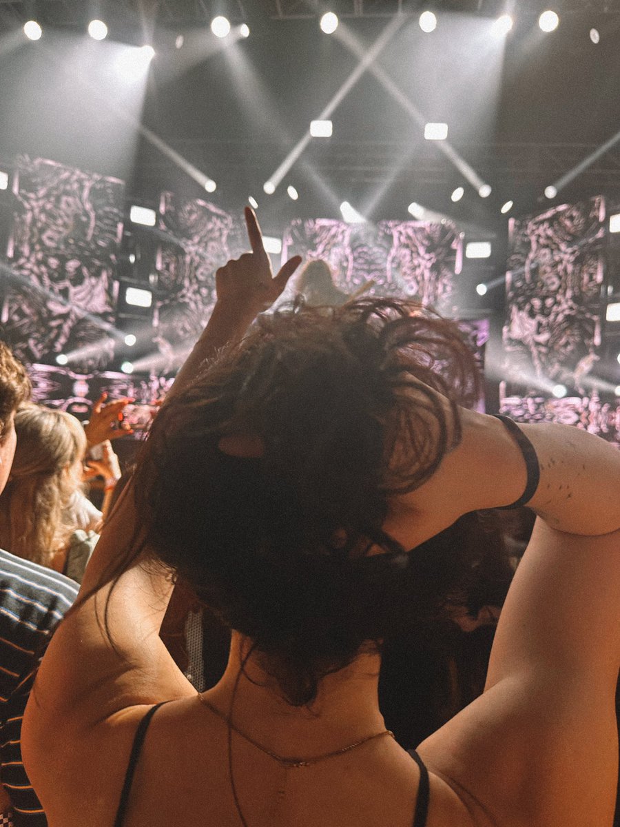 savvlr1's tweet photo. thanks @HippieSabotage yall took my moms mosh pit v card https://t.co/8Op3SzTWXj
