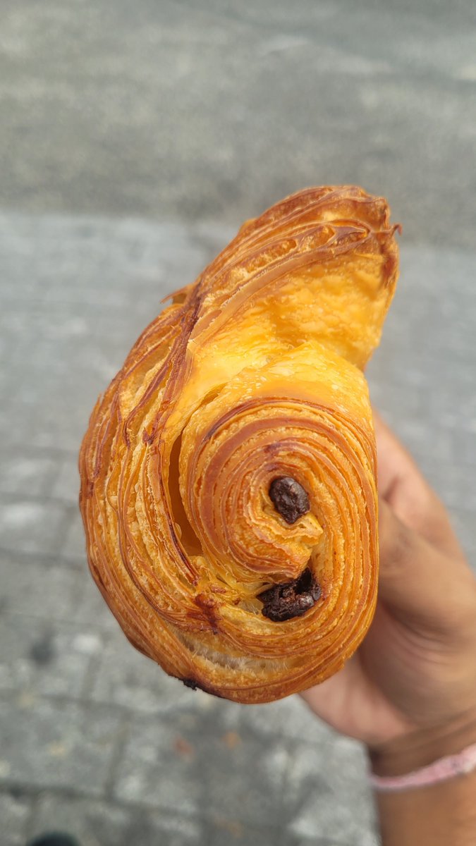 When in #Paris do as what the Parisians do 🤩 Croissants and Pain Du Chocolate kind of breakfast - my staple for the last few days, not complaining! #Socialmaharaj #TravelBlogger #MaharajInParis