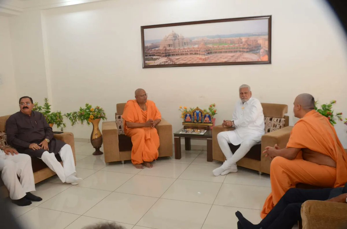 PRupala's tweet image. આજે કાલાવડ, રાજકોટ સ્થિત BAPS શ્રી સ્વામિનારાયણ મંદિરની મુલાકાત કરીને દિવ્ય દર્શન કર્યા અને આશીર્વાદ લીધા.

ભગવાન શ્રી સ્વામિનારાયણના પથ પર ચાલતી સંસ્થાઓ સેવા અને વિકાસ દ્વારા માનવીના જીવનને સુધારવા સમર્પિત છે.

#Rupala4Rajkot #ModiKaParivar