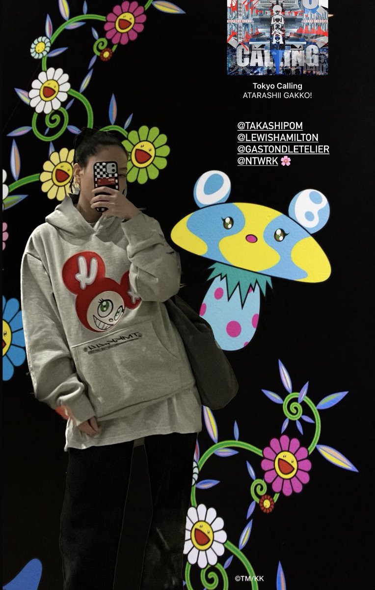lili2richard's tweet photo. Gm from KL 🇲🇾 From a winter place to a summer one ☀️🌴 Chilling🍹

But guys are keep telling me that  how fomo they are, for missing #ComplexconHongkong  @takashipom X @BLACKPINK is definitely a banger. WANT 🌸🖤@NTWRKLIVE https://t.co/aL4BODlnbD