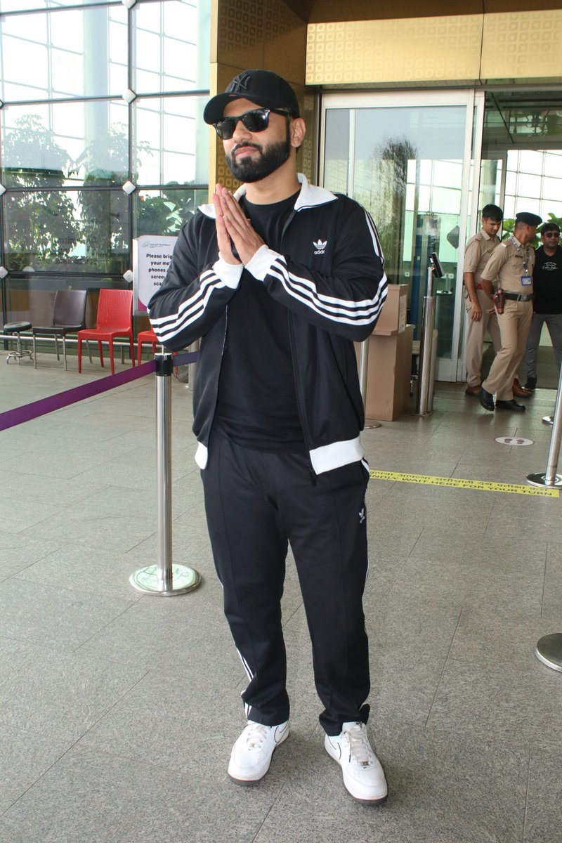 #RahulVaidya Snapped At #MumbaiAirport