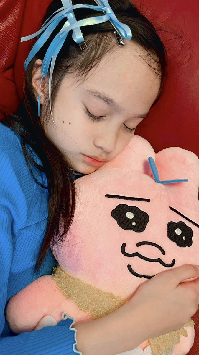 Singing quietly in her dreamland 💭😴 

Please don‘t disturb 😂 

#Anjichan #js4 #kidsidol #idol