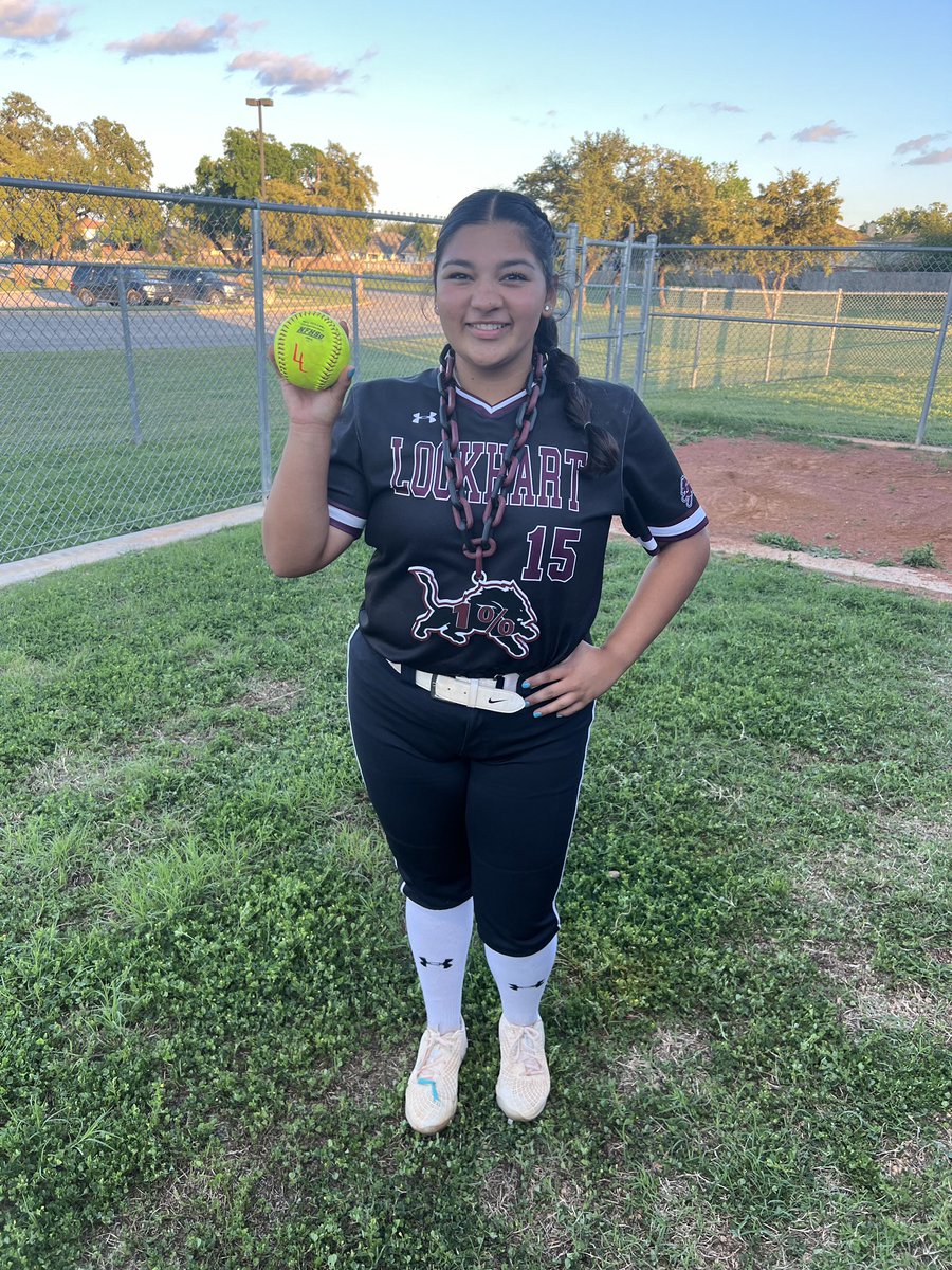 Congratulations to @emmab2578 for her 3rd homerun of the Spring season. 🥎💣💪