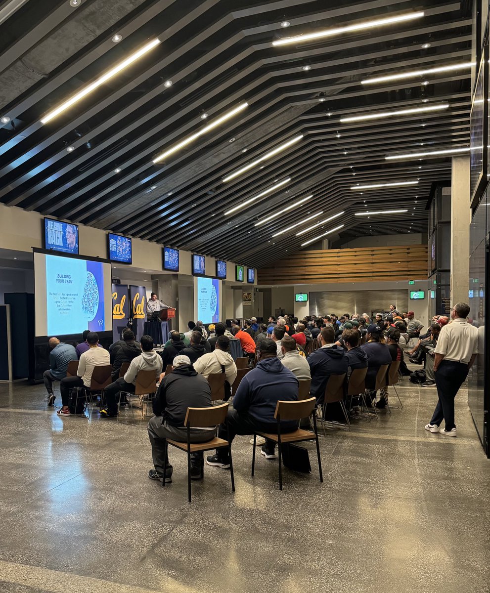 Great turnout for our coaches clinic tonight…It all starts with in the Bay! Also great to have @RiverboatRonHC back home and speak to the men who lead and guide our youth on a daily! #GoBears #ALLIN