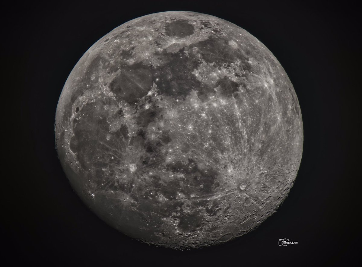 Ahir a arenys de munt @SergiLoras @astroamics @SoniaPapell @AlfredRPico @BCNmeteo @astrofotografia @OMSYSTEMcameras #cielosESA @estelsiplanetes @El_Universo_Hoy @MeteoAdM @esolympus #Astrophotography #MoonHour #moon #lluna #Luna