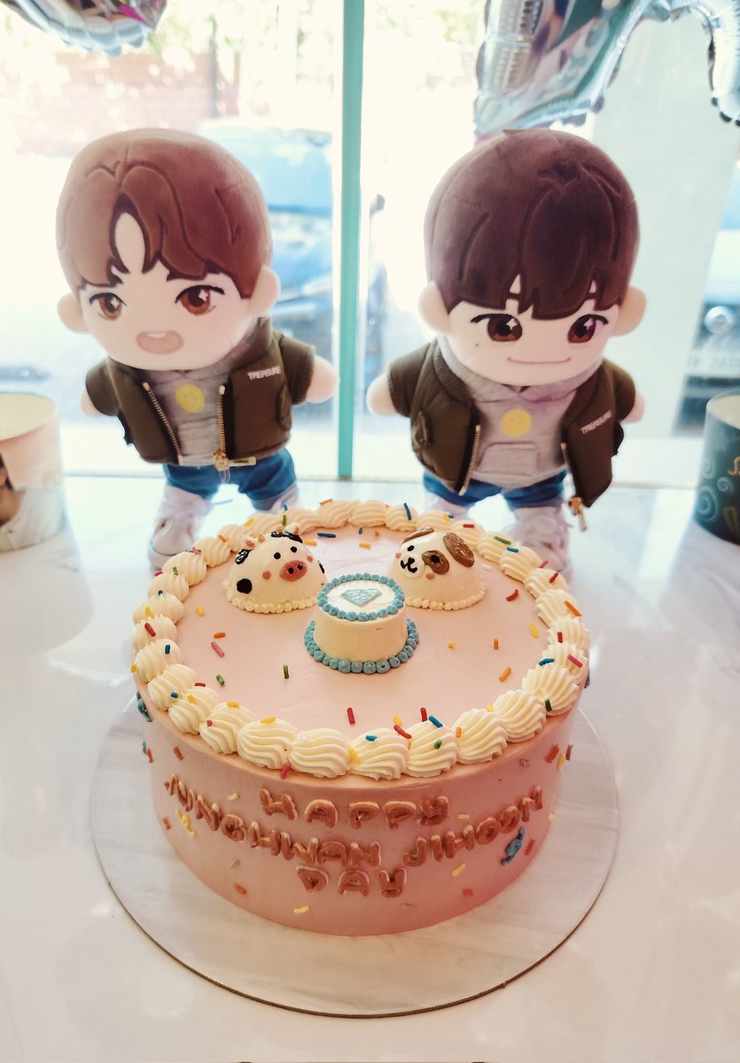 treasurephcebu's tweet photo. 2024 TREASURE's Junghwan & Jihoon Birthday Cafe Event in Cebu
✩♬⋆⁺₊ 𝒔𝒉𝒐𝒘 𝒎𝒆 𝒚𝒐𝒖𝒓 𝙈𝔒𝙑𝐄 ₊⁺⋆♬✩
Cake by @AngeLW444 🫣🥰
#showmeyourMOVE
#TREASURE #트레저
#소정환 #SOJUNGHWAN
#지훈 #JIHOON
#TPHCEBUevents
@treasuremembers https://t.co/ra1Tlbap6Y