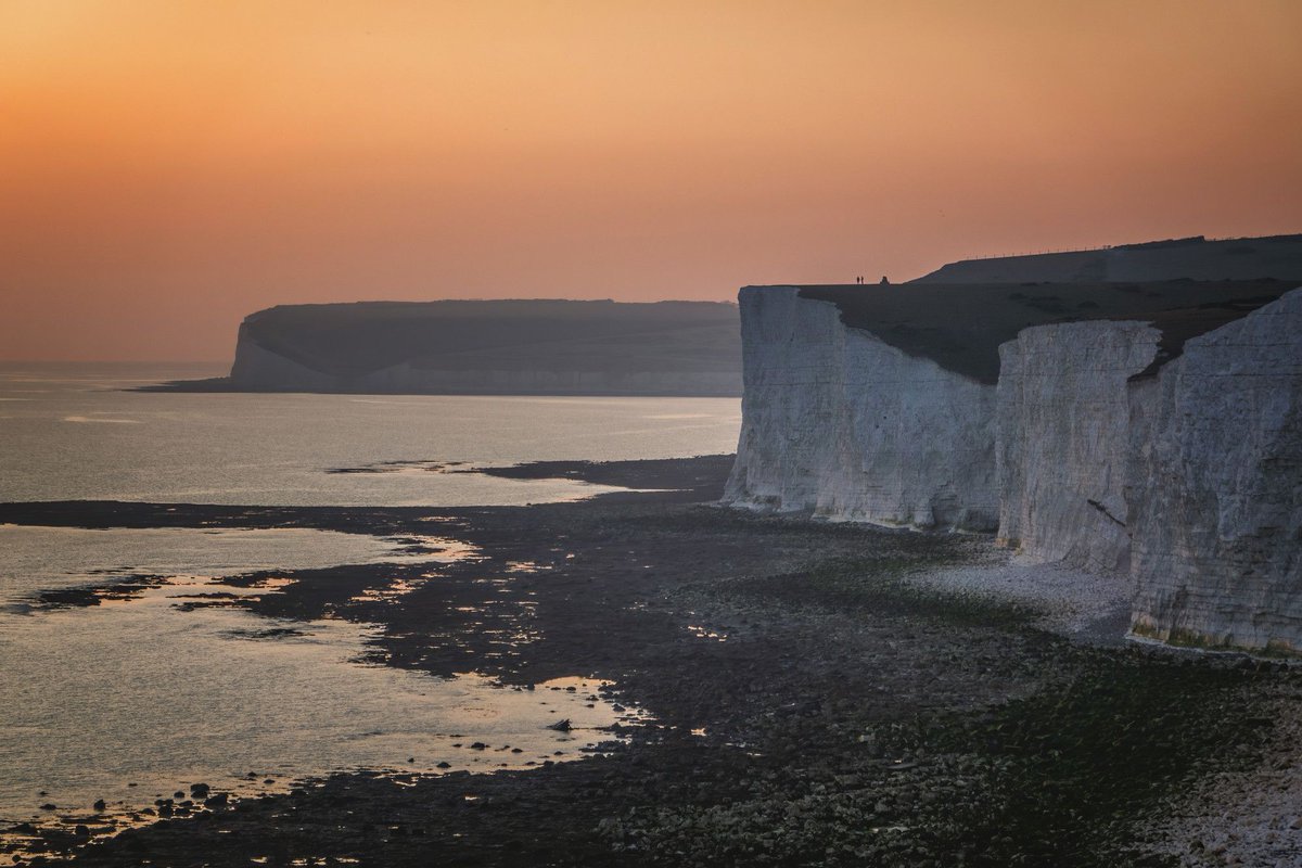 We think our coastline is something special but it's also part of a changing landscape. Coastal erosion sees cliff fall on a regular basis. ⠀⠀⠀ ⠀⠀⠀ #BeCliffAware - respect the landscape and avoid getting too close to the edge. ⠀⠀⠀ #SevenSisters #SevenSistersCliffs