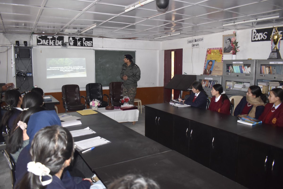 #IgnitingYoungMinds A Quiz & Painting competition was organised by Leh Sub Area for the talented students of Jawahar Navodaya Vidyalaya and Ranbirpur School, #Leh with an aim to provide a platform for young minds to showcase their artistic skills and express creativity.