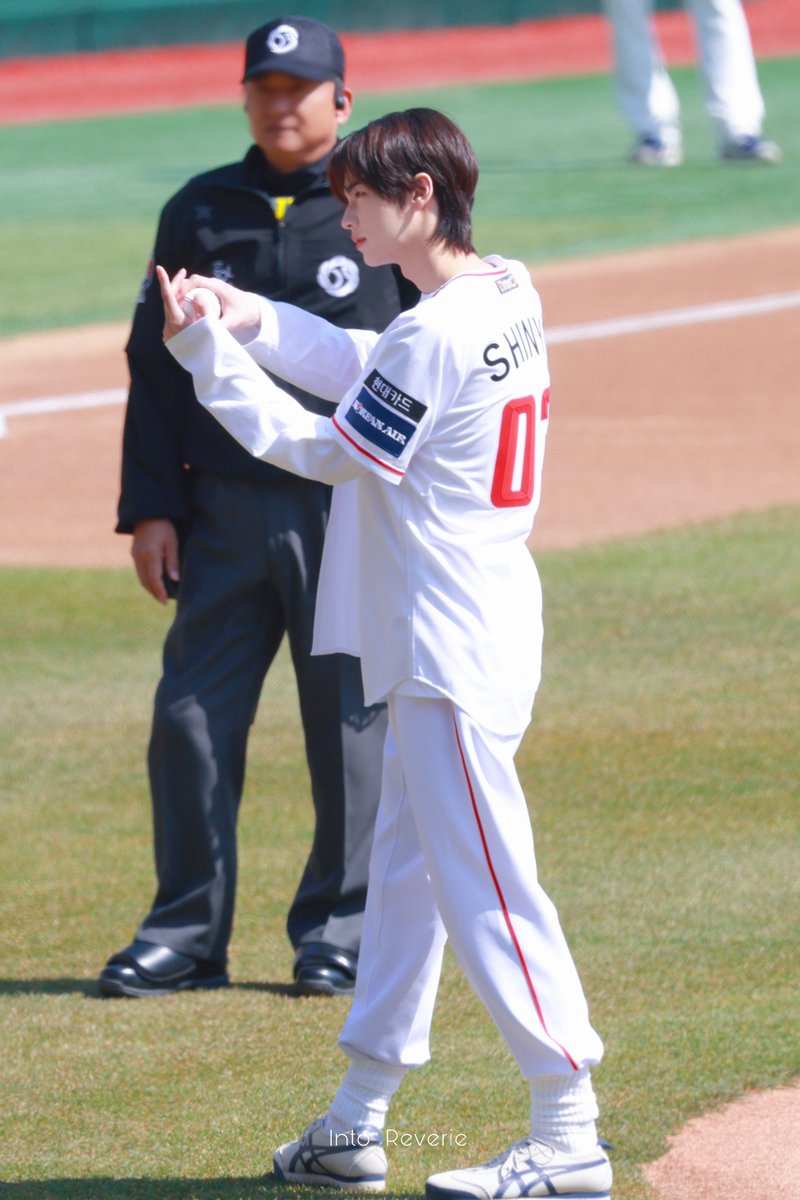 IntoR1107's tweet photo. 240323

#SHINYU #신유 
#TWS #투어스 https://t.co/6O0ABUKIPP