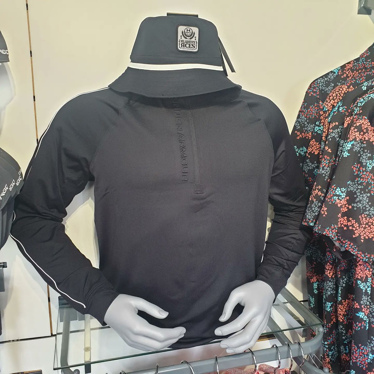 bentebbs's tweet image. Thanks to Rob for the fabulous @UAGolf wall display 👏 New Spring/Summer collection is in and already flying out! #walldisplay #underarmour #maldenproshop #maldengolfclub #surreygolf #golfretail #newmalden