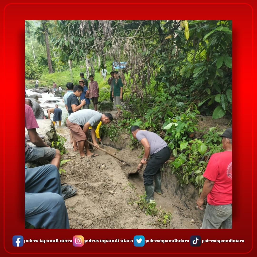 humasrestaput's tweet photo. Polres Tapanuli Utara memberikan bantuan berupa sembako untuk Dapur Umum warga akibat bencana Banjir di Dusun I Aek Botik Desa Setia Kec. Pahae Jae Kab. Tapanuli Utara.
#poldasumut #polrestaput #akbpernissitinjak #taput https://t.co/13vo0w2qiQ