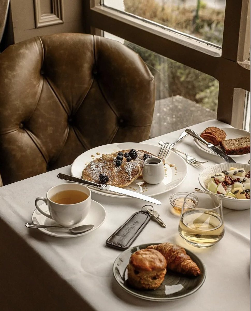 A dreamy Saturday morning breakfast set up in The Owenmore. ☀️ What are you choosing from the Ballynahinch Castle menu? 🍳 🥐 ☕ #relaischateaux #connemara #ireland #breakfast 📸 @therollinson