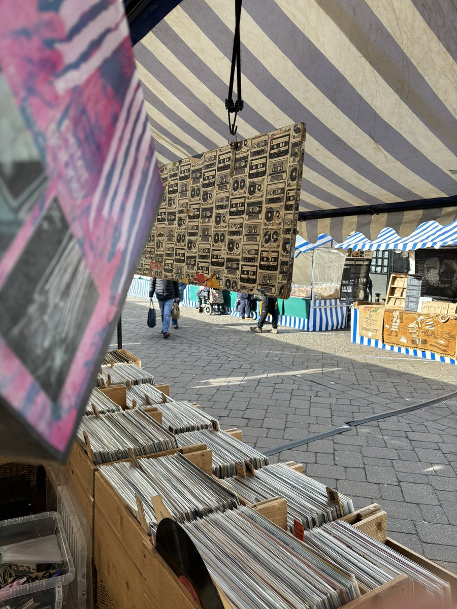 Back in historic Warwick today, if you fancy a dig I’m in the market square till 3, See you in the crates🎶@cjseventswarks 
#warwick #warwickshire #vinyllovers #vinylnerd #recordstore #vinyl #vinylclub  #vinylrecords #33rpm