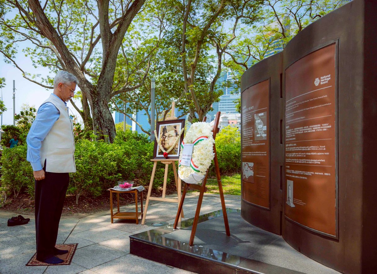 Began my Singapore visit by paying homage to Netaji and the brave Indian National Army soldiers. The INA Marker in Singapore recognizes their deep patriotism and indomitable spirit that remain an inspiration for generations to come.