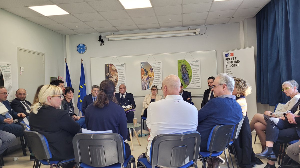 FabriceLaurent0's tweet photo. French Minister of Research visiting our research center and listening to our colleagues who are passionate about their work https://t.co/qqmS3TWqGL