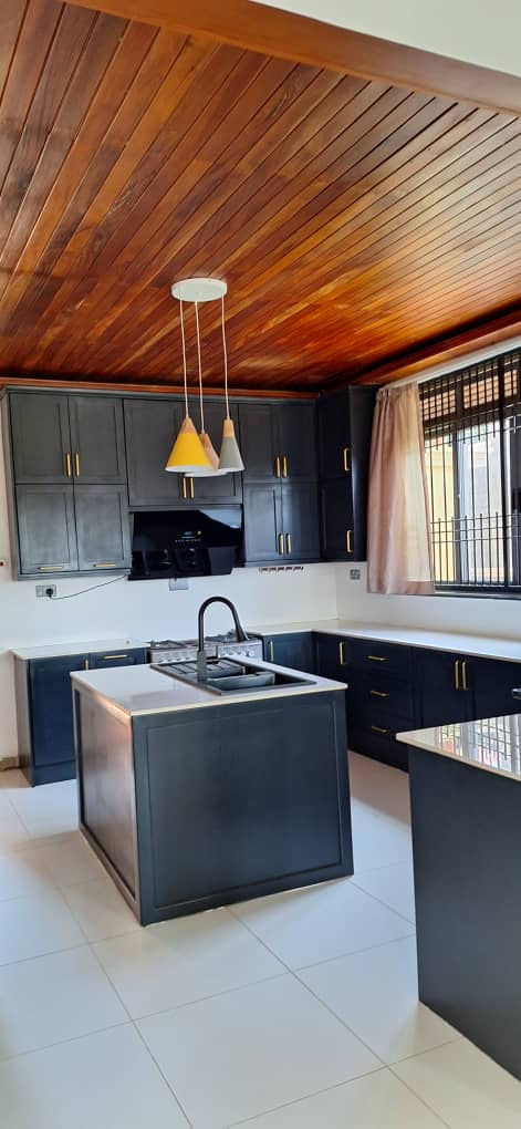 shukranproperty's tweet photo. BEAUTIFUL HOUSE FOR SALE IN KIRA NSASA.
#5bedrooms All are self contained 2 sitting rooms dining kitchen plus boy's quarters.
Seated on #22Decimals ready title at 780millions.
Call 0706592177
Spire museven BOBI muhoozi https://t.co/S7zIGuENlc