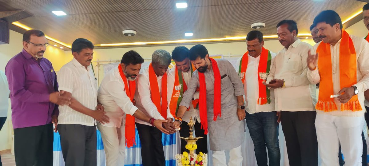 mkpranesh's tweet photo. ಭಾರತಿ ಜನತಾ ಪಾರ್ಟಿ, ಆಲ್ದೂರು ಮಂಡಲದ  ಕಾರ್ಯಕರ್ತ ಸಭೆ. https://t.co/Wybh9zUd07