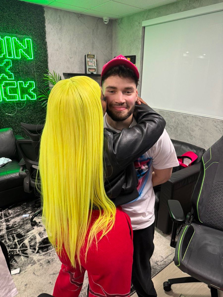 Daily Loud tweet media