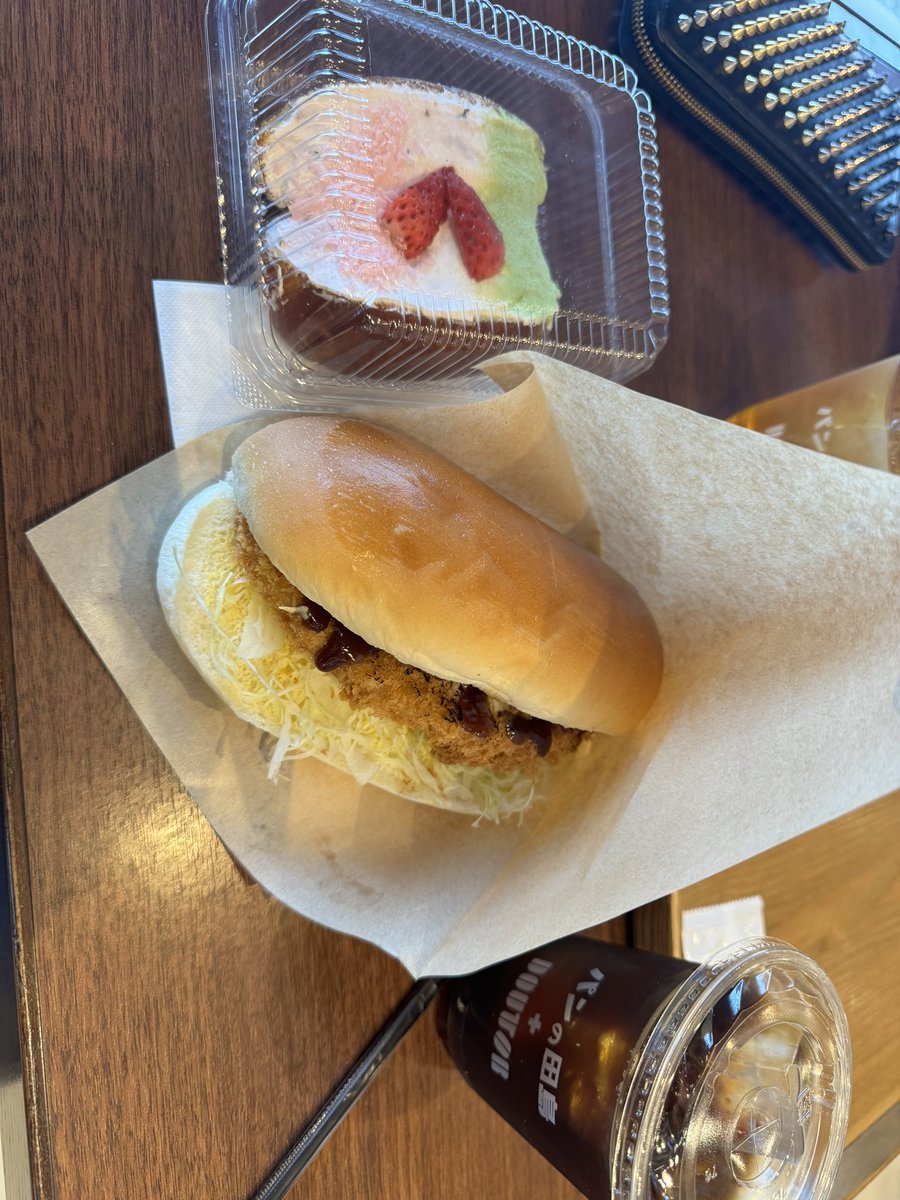 teamZoo4's tweet photo. 食後のコッペパン🥐
 #コッペ田島 https://t.co/ToiF55dpg6
