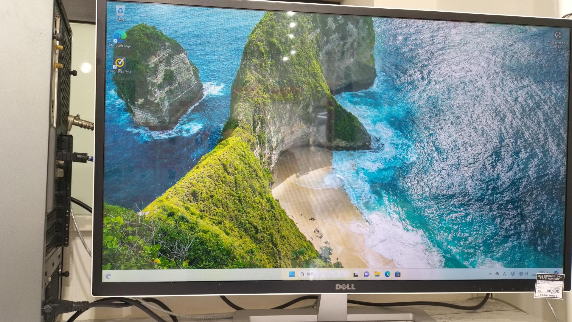 DELL 31.5インチモニター D3218HN